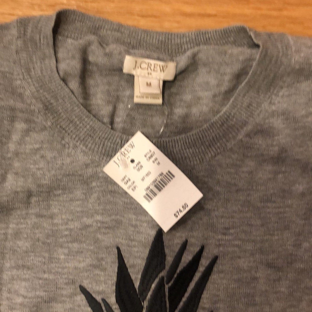 NWT. J. Crew pineapple appliqué sweater. Size: M - Picture 3 of 4
